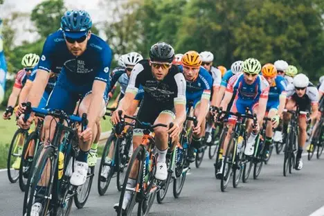 Une course de vélos