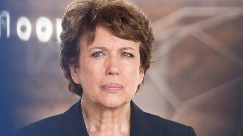 Roselyne Bachelot accueillie au Sénat par des applaudissements