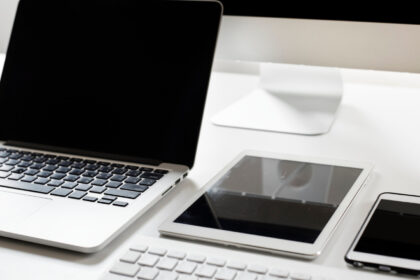 Comparer pc portables et tablettes tactiles : quel choix pour les étudiants ?