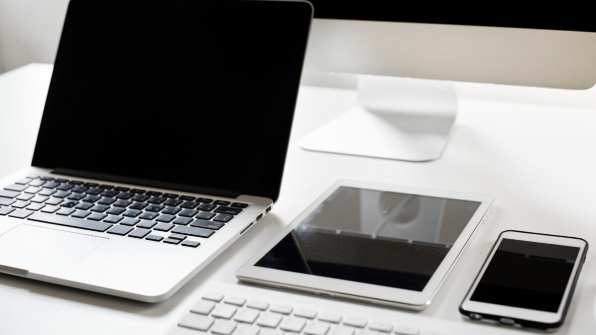 Comparer pc portables et tablettes tactiles : quel choix pour les étudiants ?