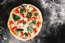 Comment cuire une pizza décongelée ?