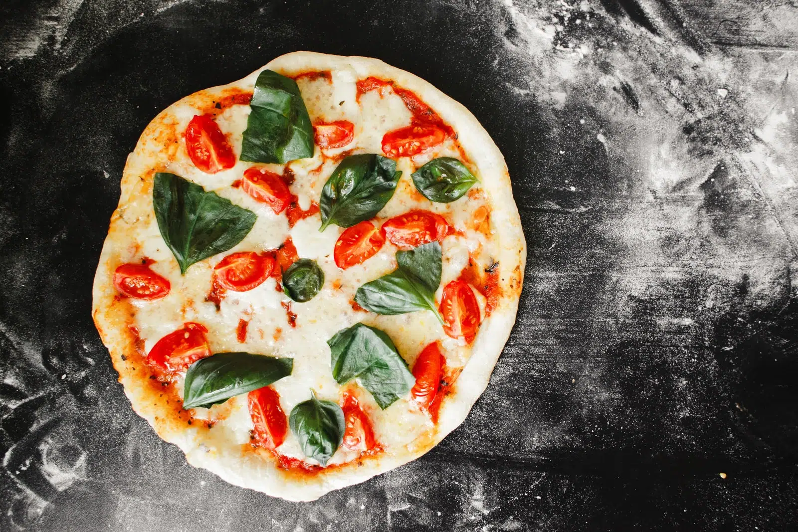 Comment cuire une pizza décongelée ?