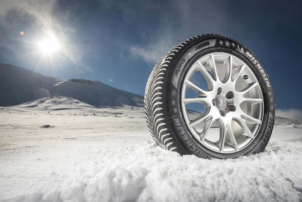 Quelle différence entre pneu hiver et 4 saisons ?